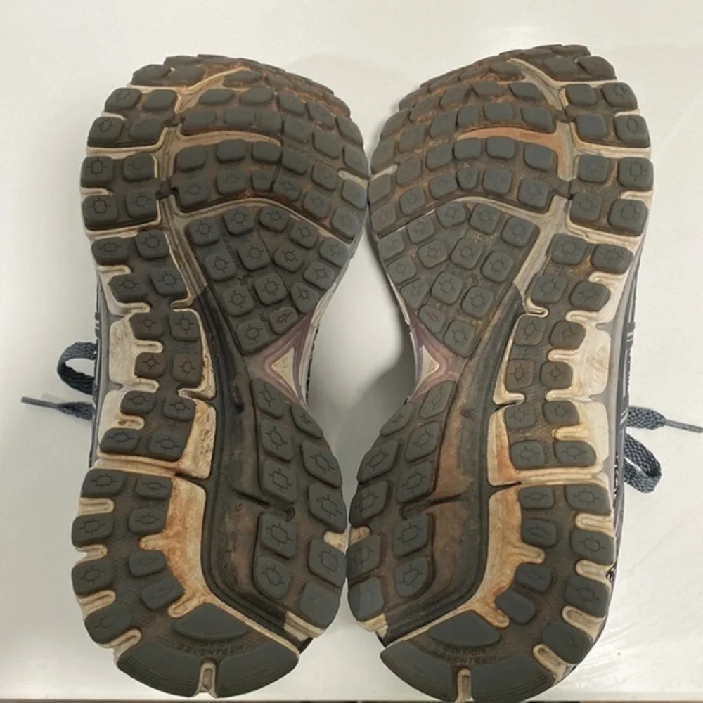 Brooks GTS 17‎ Running Shoe Grey Rose Womens 6.5